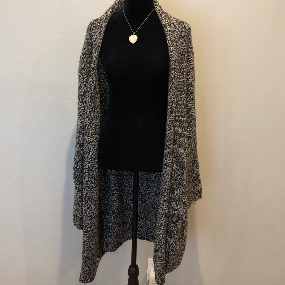 GAP Women's Black and white Cardigan, Large tall